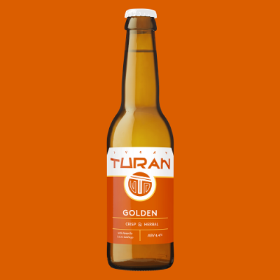 Birra Tuan: Golden- la bottiglia dall'etichetta arancione, rappresentata su uno sfondo arancione